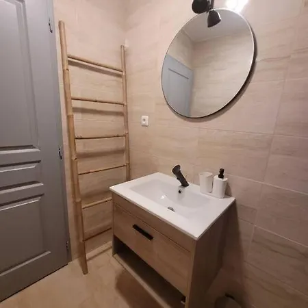 Centre-ville. Apartment *